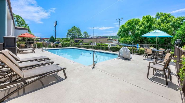 <b>Quality Inn Pool</b>. Images powered by <a href="https://iceportal.shijigroup.com/" title="IcePortal" target="_blank">IcePortal</a>.