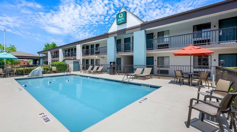 <b>Quality Inn Pool</b>. Images powered by <a href="https://iceportal.shijigroup.com/" title="IcePortal" target="_blank">IcePortal</a>.