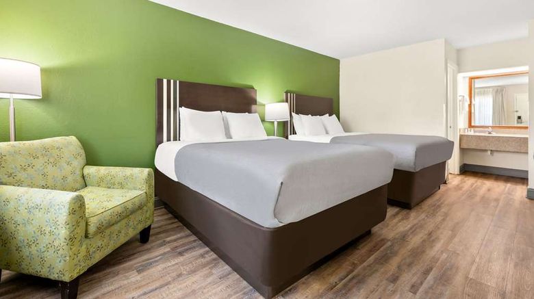 <b>Quality Inn Room</b>. Images powered by <a href="https://iceportal.shijigroup.com/" title="IcePortal" target="_blank">IcePortal</a>.