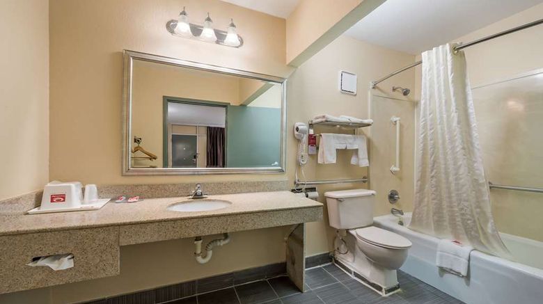 <b>Econo Lodge Cullman South Room</b>. Images powered by <a href="https://iceportal.shijigroup.com/" title="IcePortal" target="_blank">IcePortal</a>.