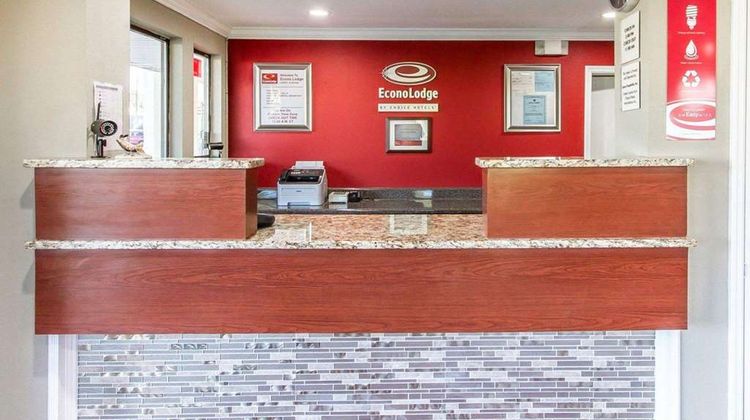 Econo Lodge Lanett Lobby