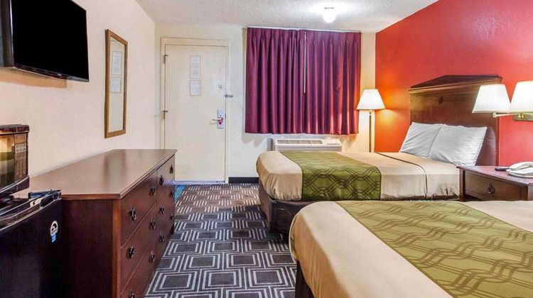 Econo Lodge Lanett Room