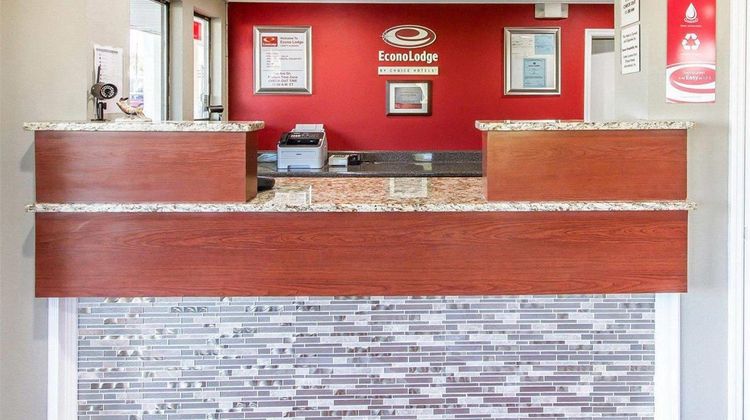 Econo Lodge Lanett Lobby