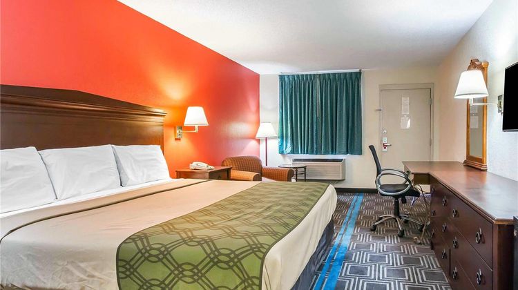 Econo Lodge Lanett Room