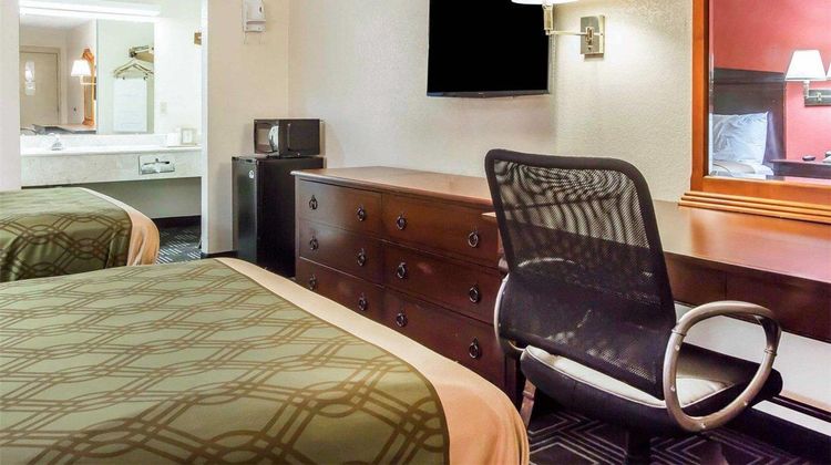 Econo Lodge Lanett Room