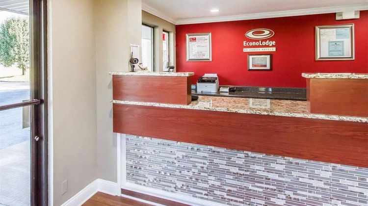 Econo Lodge Lanett Lobby