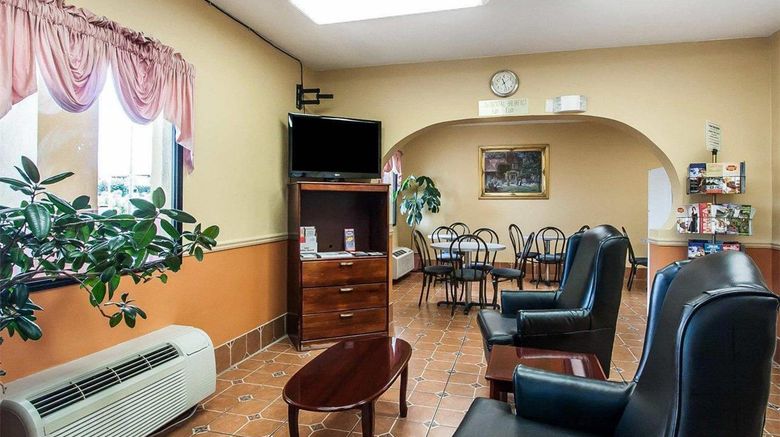 <b>Econo Lodge Inn and Suites Tuscaloosa I-20 Lobby</b>. Images powered by <a href="https://iceportal.shijigroup.com/" title="IcePortal" target="_blank">IcePortal</a>.