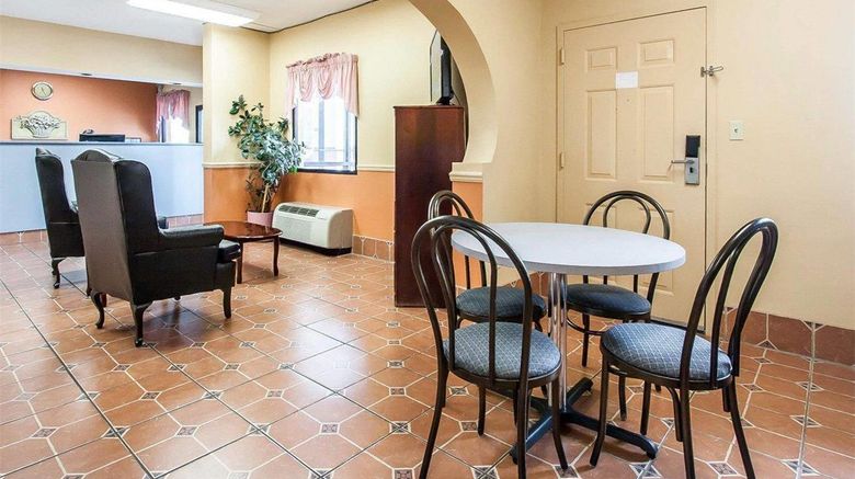<b>Econo Lodge Inn and Suites Tuscaloosa I-20 Lobby</b>. Images powered by <a href="https://iceportal.shijigroup.com/" title="IcePortal" target="_blank">IcePortal</a>.