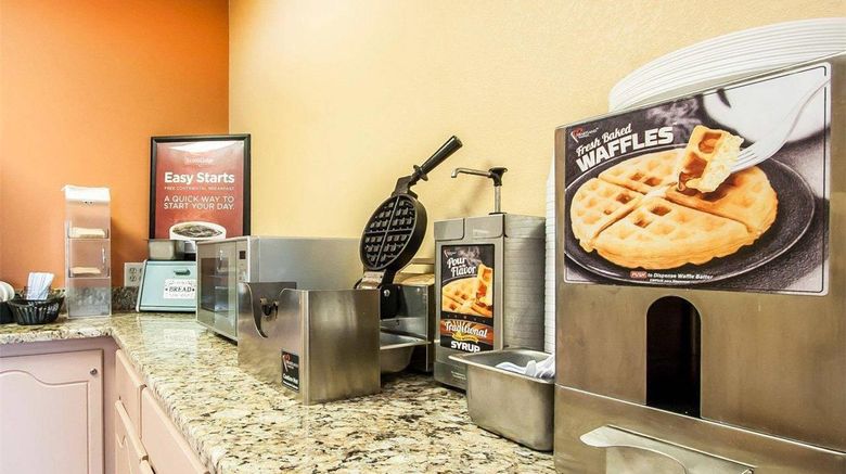 <b>Econo Lodge Inn and Suites Tuscaloosa I-20 Restaurant</b>. Images powered by <a href="https://iceportal.shijigroup.com/" title="IcePortal" target="_blank">IcePortal</a>.
