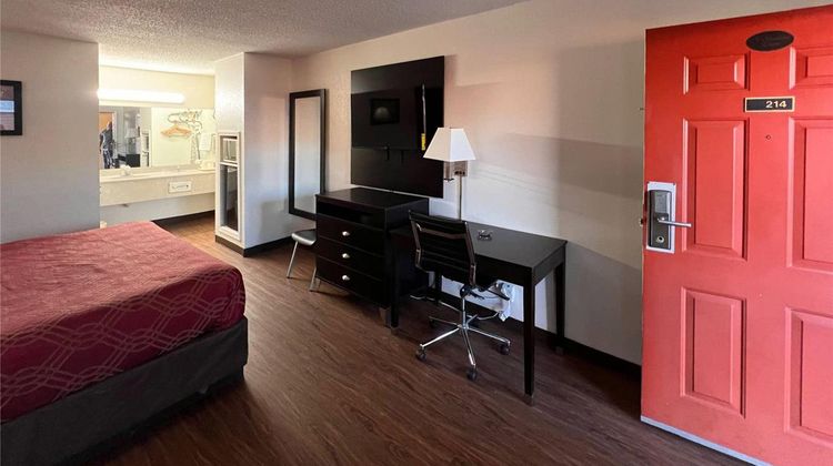 Econo Lodge Inn and Suites Tuscaloosa I-20 Room