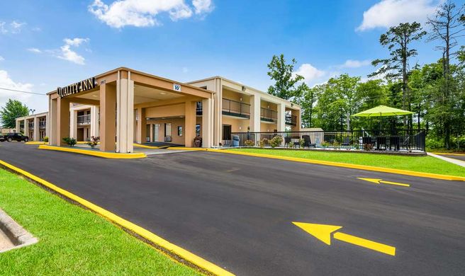 Quality Inn Exterior