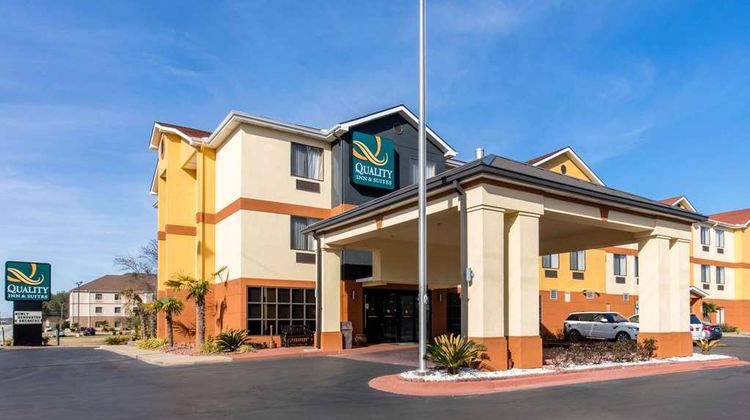 Quality Inn & Suites Exterior