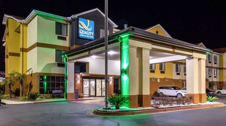 Quality Inn & Suites Exterior