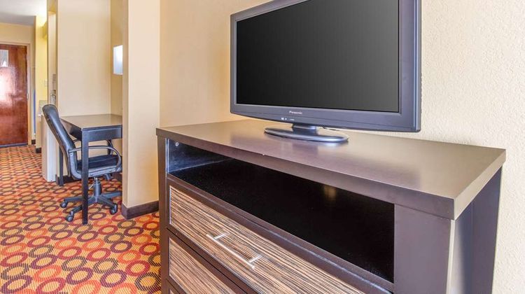 Quality Inn & Suites Room