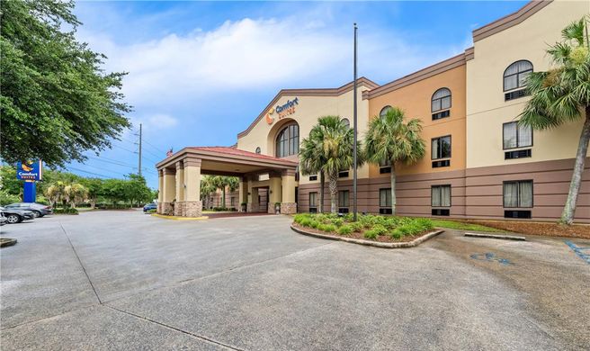 Comfort Suites Exterior