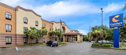 Comfort Suites Exterior