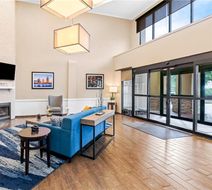Comfort Suites Lobby