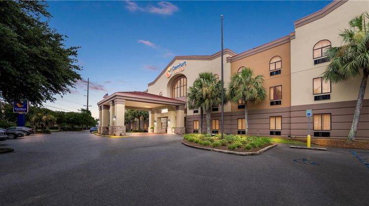 Comfort Suites Exterior