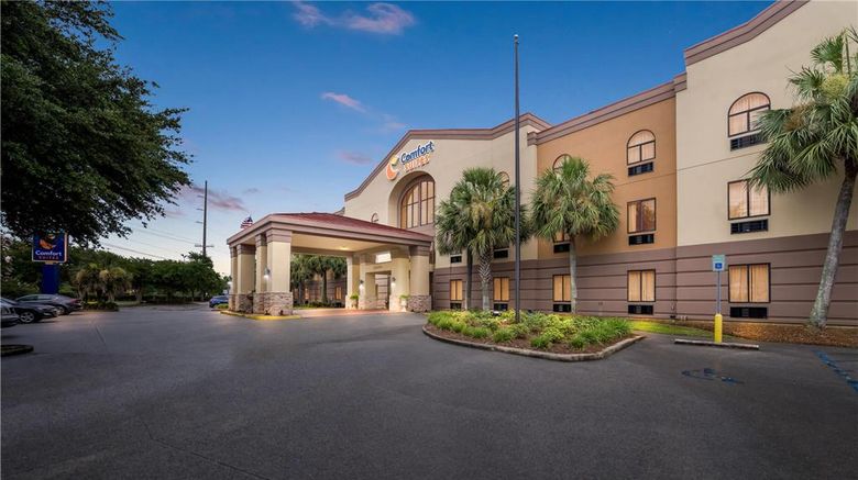 <b>Comfort Suites Exterior</b>. Images powered by <a href="https://iceportal.shijigroup.com/" title="IcePortal" target="_blank">IcePortal</a>.