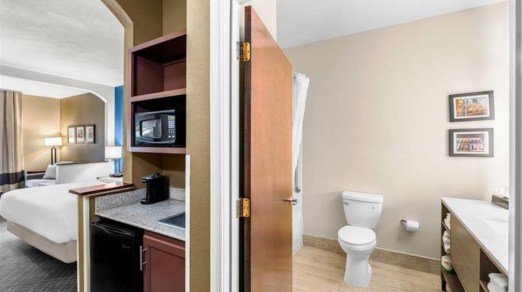Comfort Suites Room