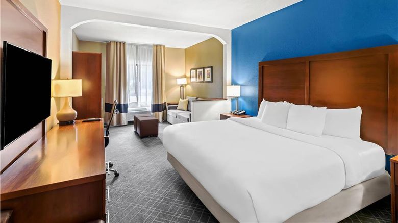 <b>Comfort Suites Suite</b>. Images powered by <a href="https://iceportal.shijigroup.com/" title="IcePortal" target="_blank">IcePortal</a>.