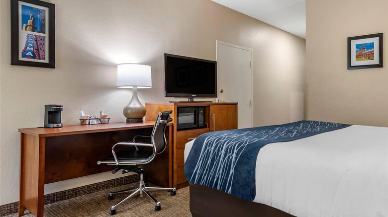 <b>Comfort Inn Room</b>. Images powered by <a href="https://iceportal.shijigroup.com/" title="IcePortal" target="_blank">IcePortal</a>.