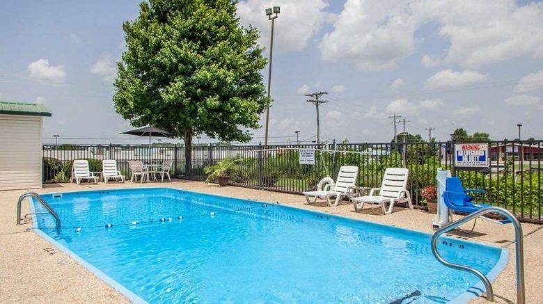<b>Quality Inn Florence East Pool</b>. Images powered by <a href="https://iceportal.shijigroup.com/" title="IcePortal" target="_blank">IcePortal</a>.