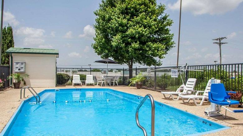 <b>Quality Inn Florence East Pool</b>. Images powered by <a href="https://iceportal.shijigroup.com/" title="IcePortal" target="_blank">IcePortal</a>.