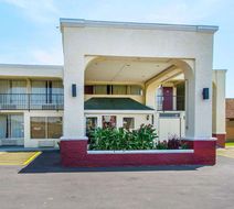 Econo Lodge Exterior