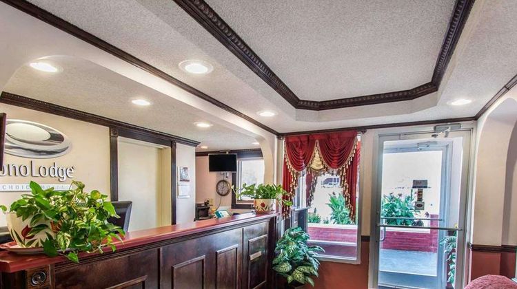 Econo Lodge Lobby