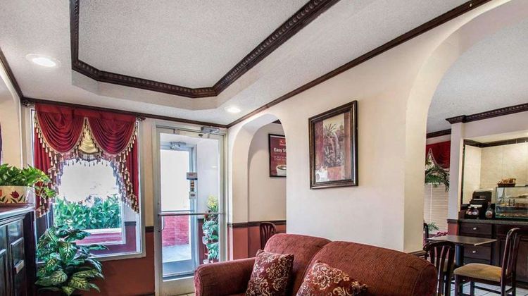 Econo Lodge Lobby