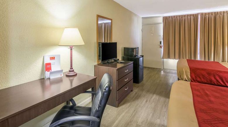 <b>Econo Lodge Room</b>. Images powered by <a href="https://iceportal.shijigroup.com/" title="IcePortal" target="_blank">IcePortal</a>.