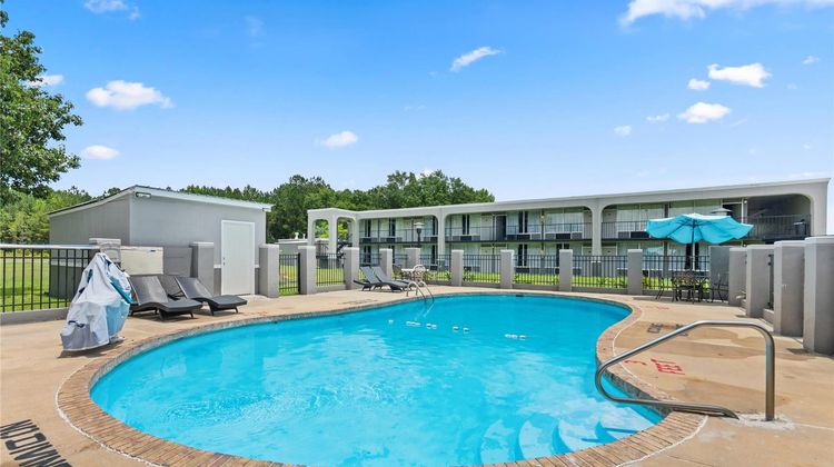 Econo Lodge Pool