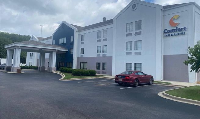 Comfort Inn & Suites Exterior