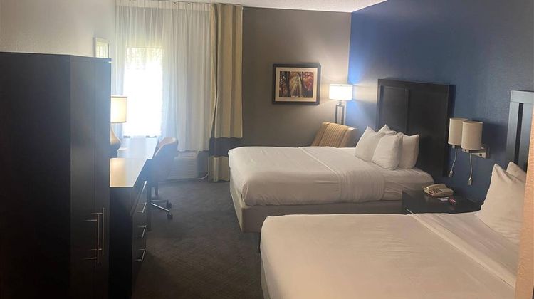 Comfort Inn & Suites Room