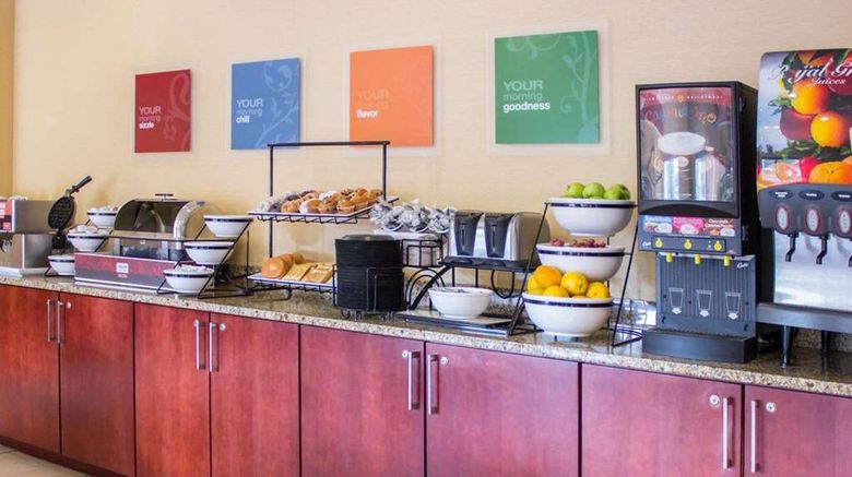 <b>Comfort Inn & Suites Restaurant</b>. Images powered by <a href="https://iceportal.shijigroup.com/" title="IcePortal" target="_blank">IcePortal</a>.
