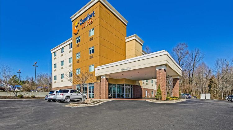 Comfort Suites Exterior