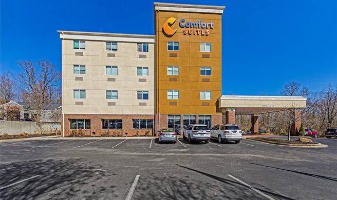 Comfort Suites Exterior