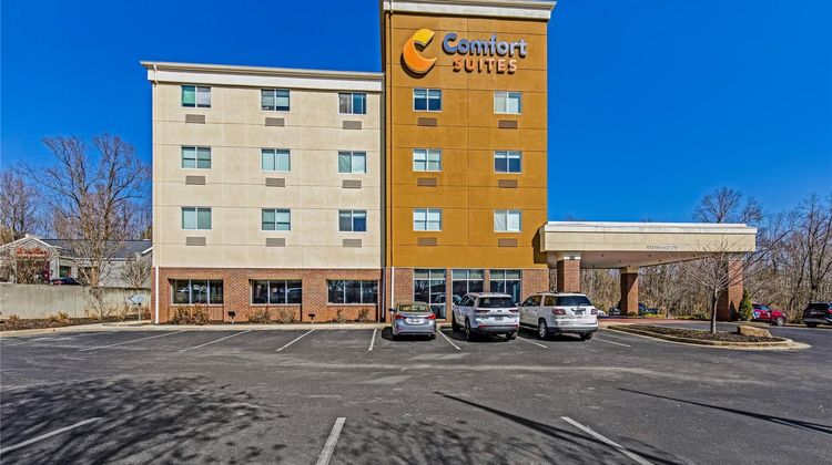 Comfort Suites Exterior