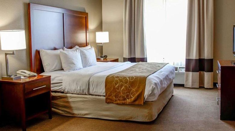 <b>Comfort Suites Suite</b>. Images powered by <a href="https://iceportal.shijigroup.com/" title="IcePortal" target="_blank">IcePortal</a>.