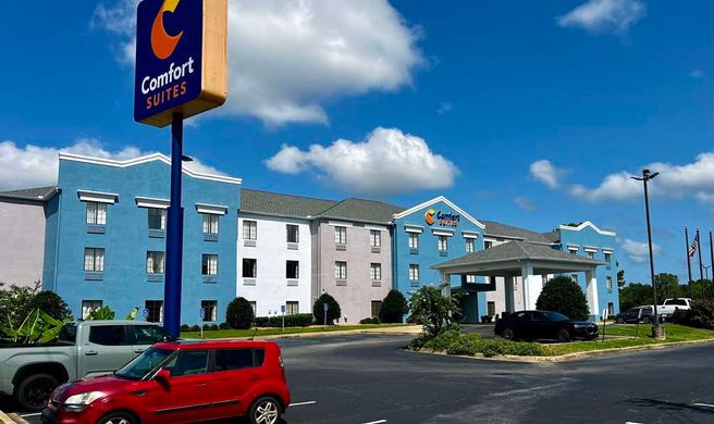 Comfort Suites Exterior