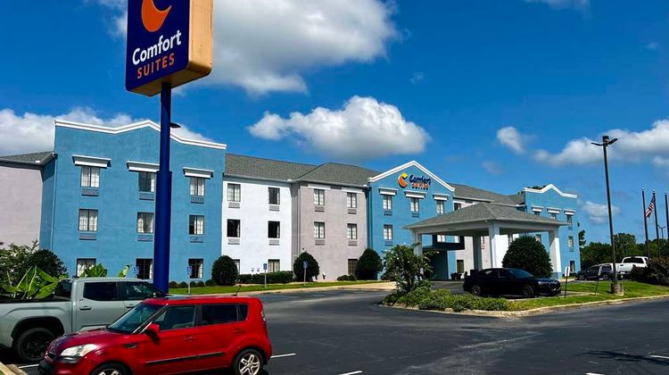 Comfort Suites Exterior