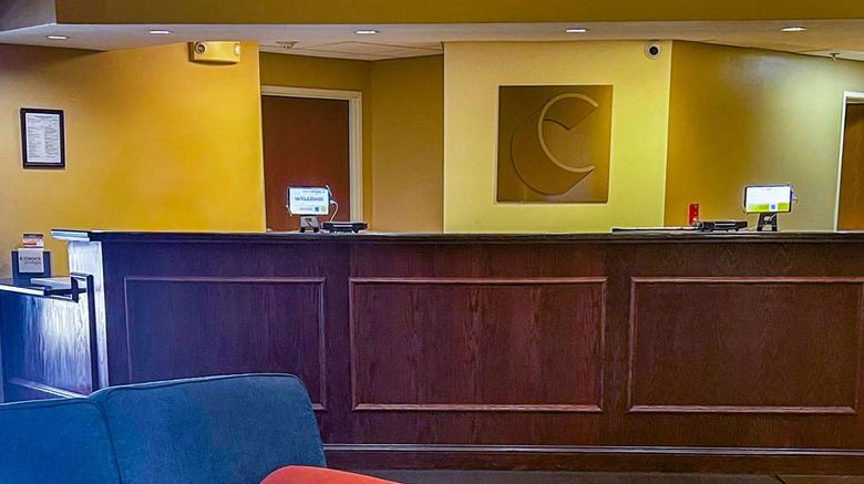 <b>Comfort Suites Lobby</b>. Images powered by <a href="https://iceportal.shijigroup.com/" title="IcePortal" target="_blank">IcePortal</a>.