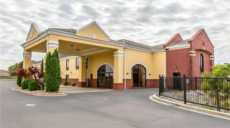 <b>Quality Inn Hanceville Exterior</b>. Images powered by <a href="https://iceportal.shijigroup.com/" title="IcePortal" target="_blank">IcePortal</a>.