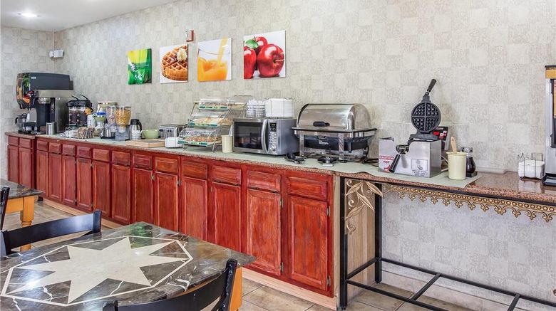 <b>Quality Inn Hanceville Restaurant</b>. Images powered by <a href="https://iceportal.shijigroup.com/" title="IcePortal" target="_blank">IcePortal</a>.