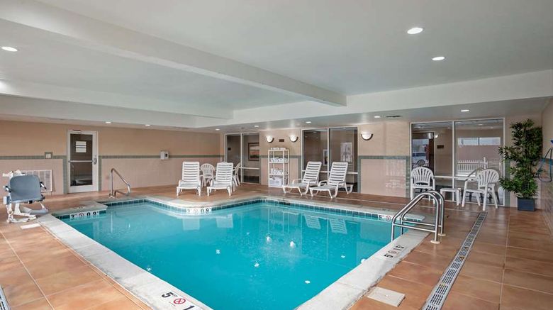 <b>Comfort Suites Pool</b>. Images powered by <a href="https://iceportal.shijigroup.com/" title="IcePortal" target="_blank">IcePortal</a>.