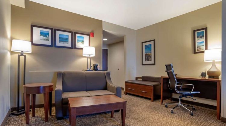 Comfort Suites Room