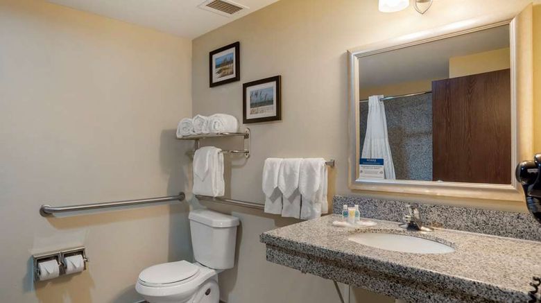 <b>Comfort Suites Room</b>. Images powered by <a href="https://iceportal.shijigroup.com/" title="IcePortal" target="_blank">IcePortal</a>.