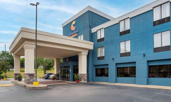 Comfort Suites Exterior