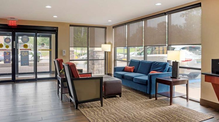 Comfort Suites Lobby